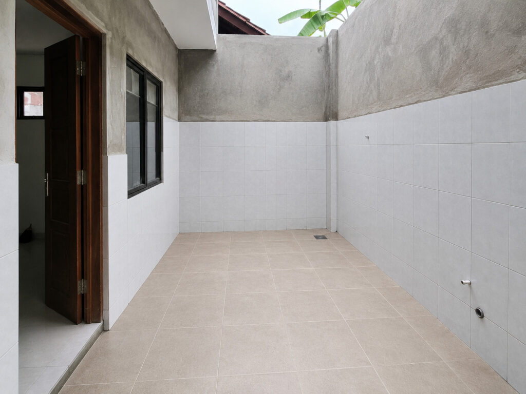 Area rumah bersih setelah jasa buang puing di Jogja selesai dikerjakan.